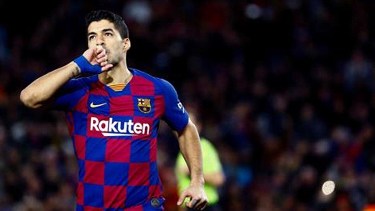 La celebración de Luis Suárez tras convertir el penalti, que significó el 4-1 para el FC Barcelona contra el Alavés