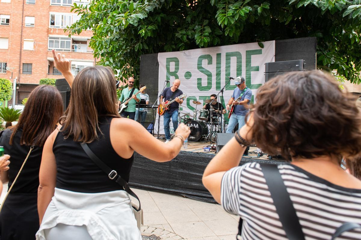 El grupo S. A. M. tocando en el B-Side Festival de 2023