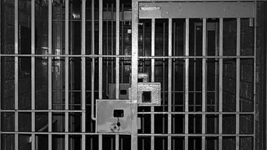 Puertas de seguridad en una cárcel.