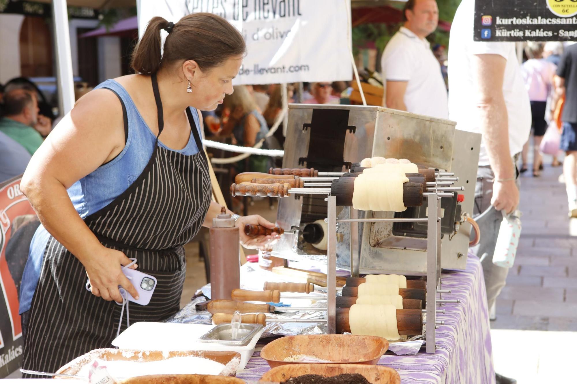 Immer mittwochs und samstags: Bilder vom bunten Treiben auf dem Wochenmarkt in Santanyí