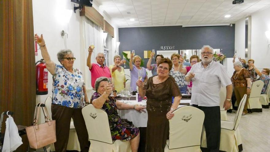 Los mayores del Sector Estación se van de comida