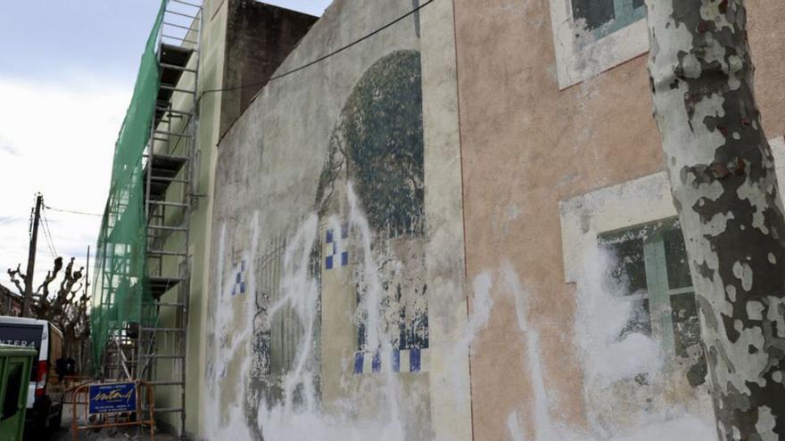 La façana on s’ubica el mural de Santi Roca.  | AJUNTAMENT DE CALDES