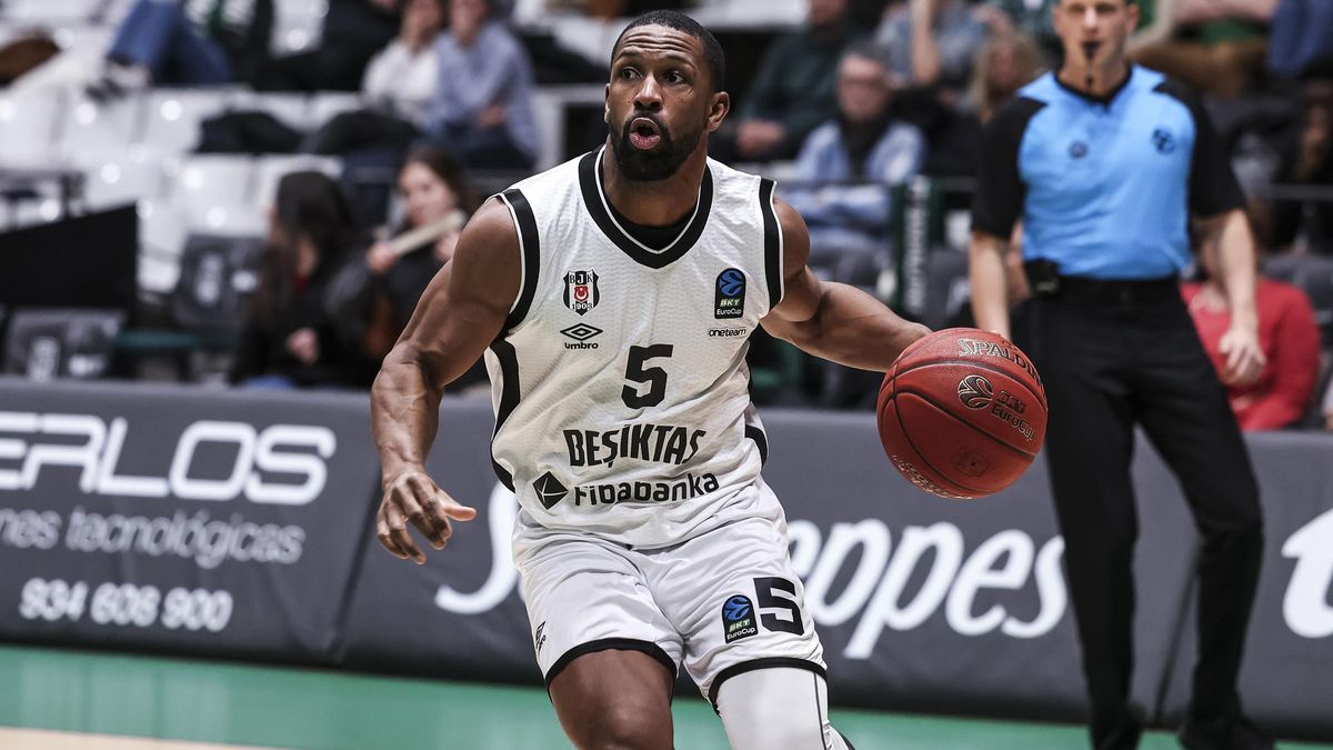 Needham en un partit d'Eurocup amb el Besiktas.