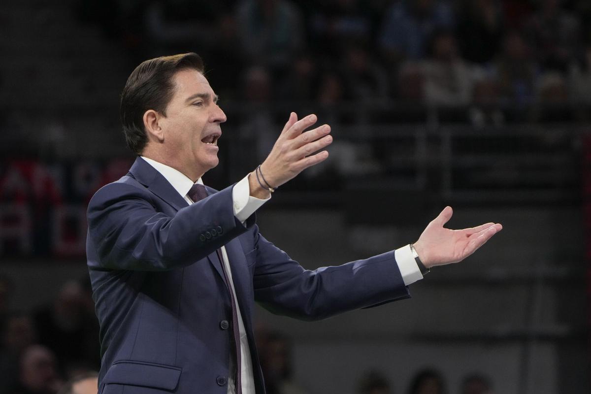 Xavi Pascual, durante el partido de este viernes en Vitoria.