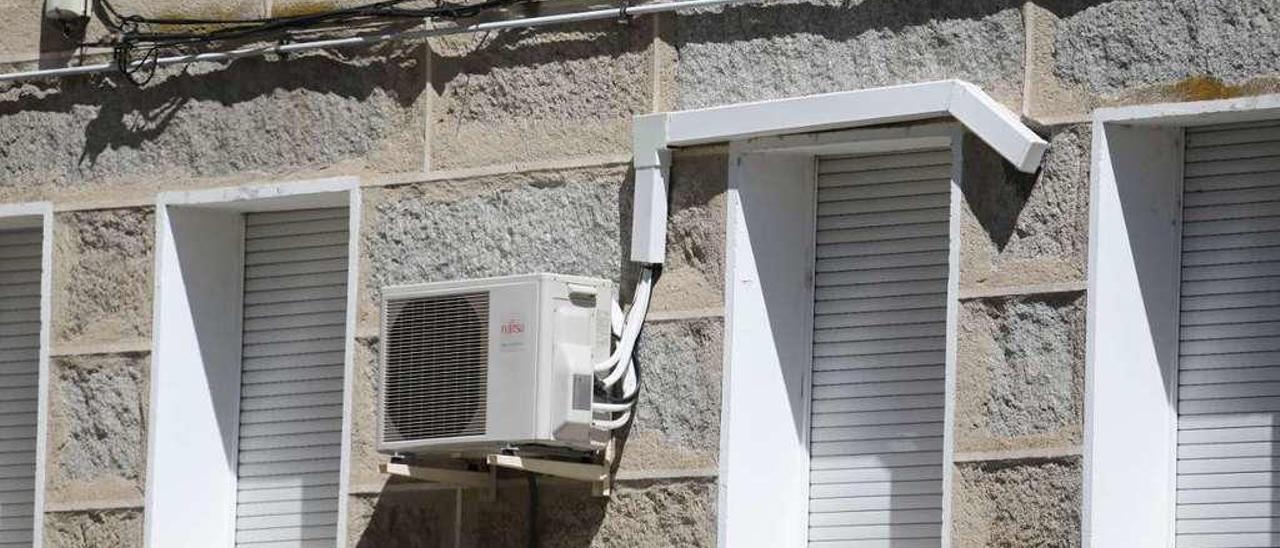 Vivienda con aire acondicionado en Ourense. // Jesús Regal