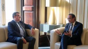 El presidente del Parlament, Josep Rull, junto al síndic de Comptes, Miquel Salazar.
