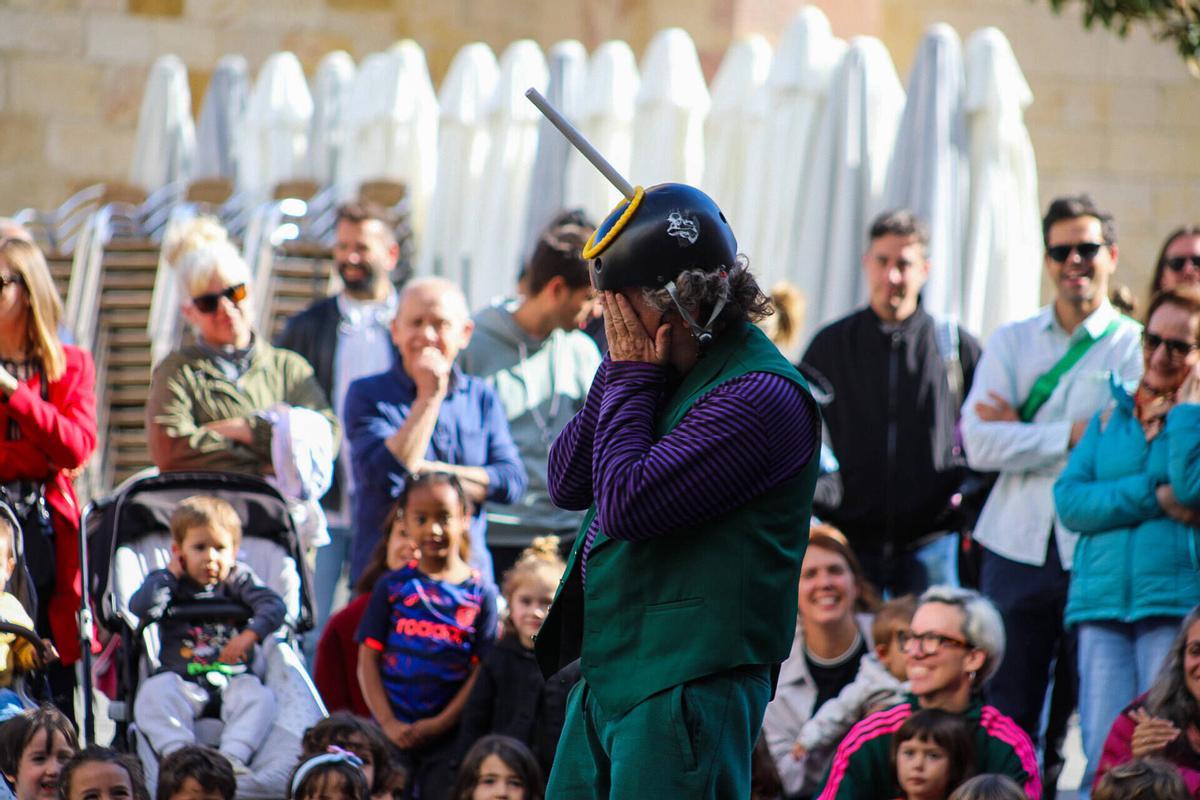 Zamora. Festival de títeres. Pumuki Circo Chisme. Plaza Mayor Zamora. Festival de títeres. Pumuki Circo Chisme. Plaza Mayor