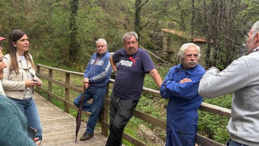 Verónica Pichel se reúne con los vecinos de la zona.