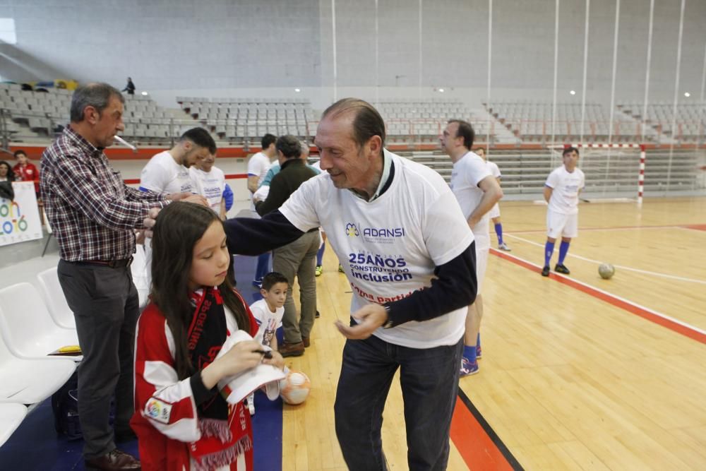 Partido benéfico entre exjugadores del Sporting y del Oviedo en favor de la Asociación Adansi