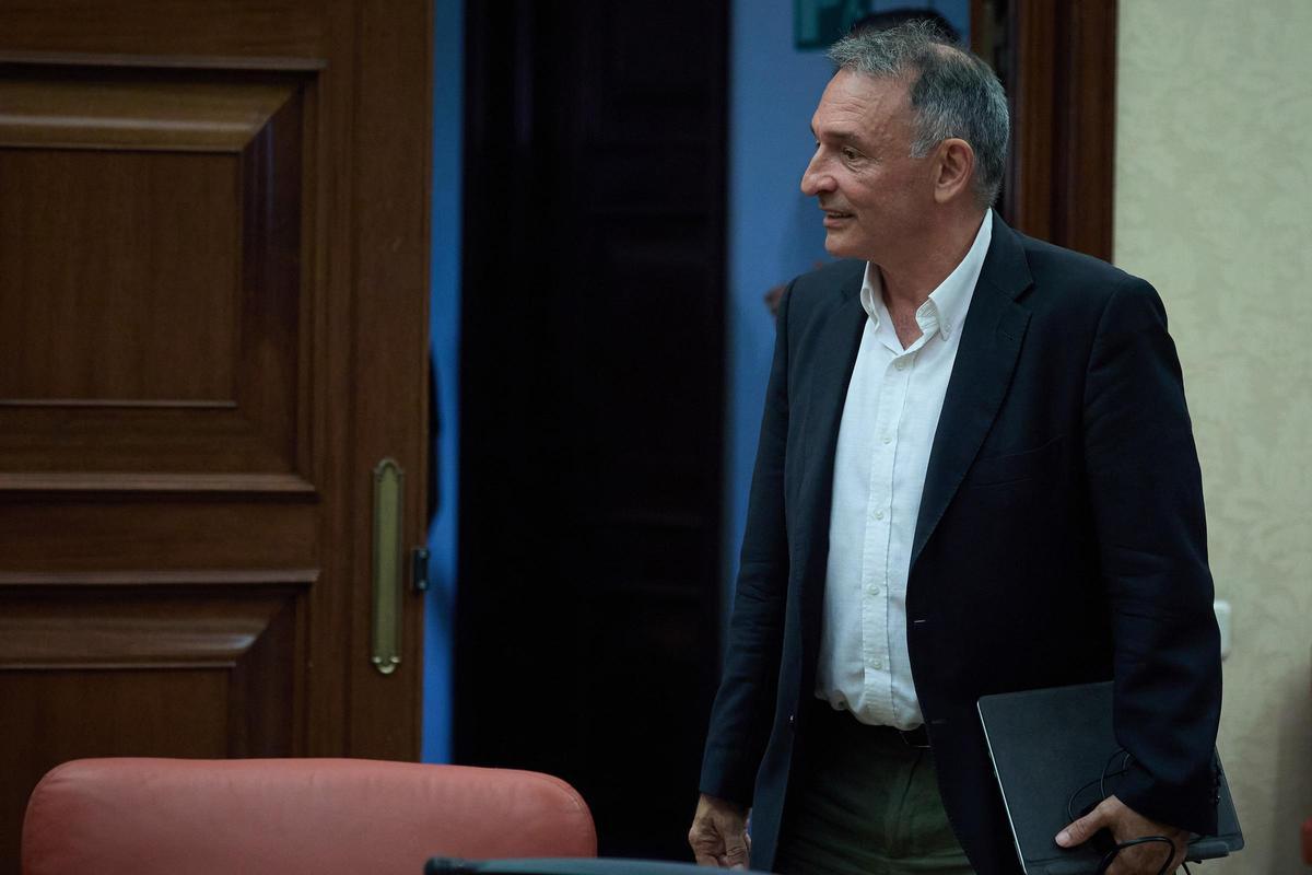 El portavoz parlamentario de IU y diputado de Sumar, Enrique Santiago, en una imagen de archivo.