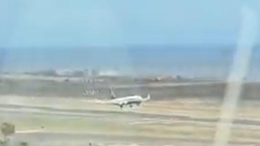 Tensión en el aire: un avión aborta su aterrizaje en Canarias por una peligrosa cizalladura