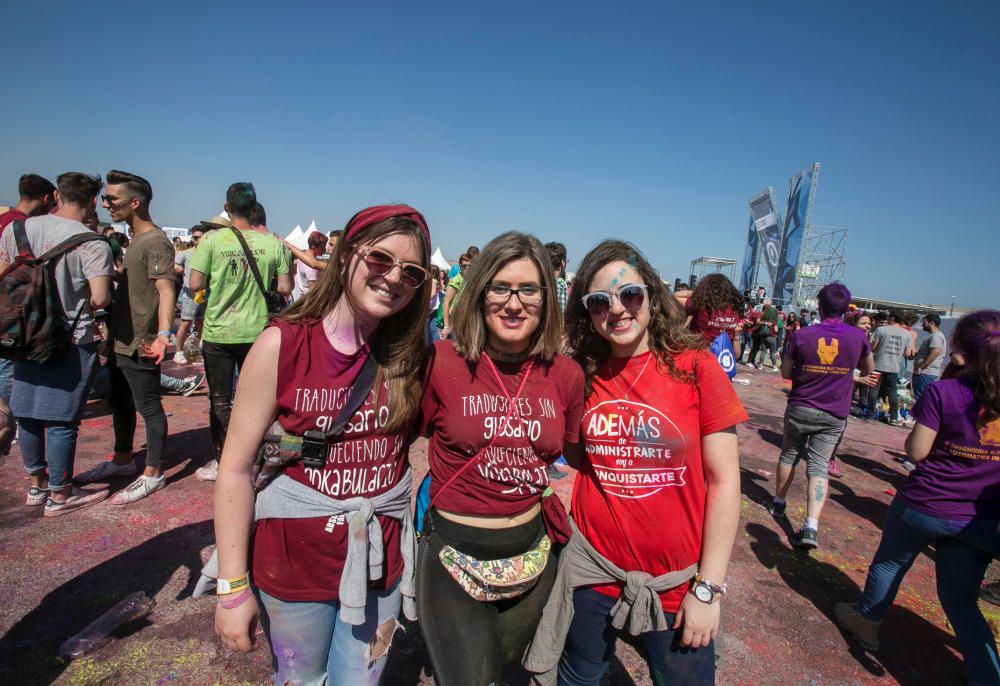 Miles de jóvenes disfrutan en las Paellas de Alicante