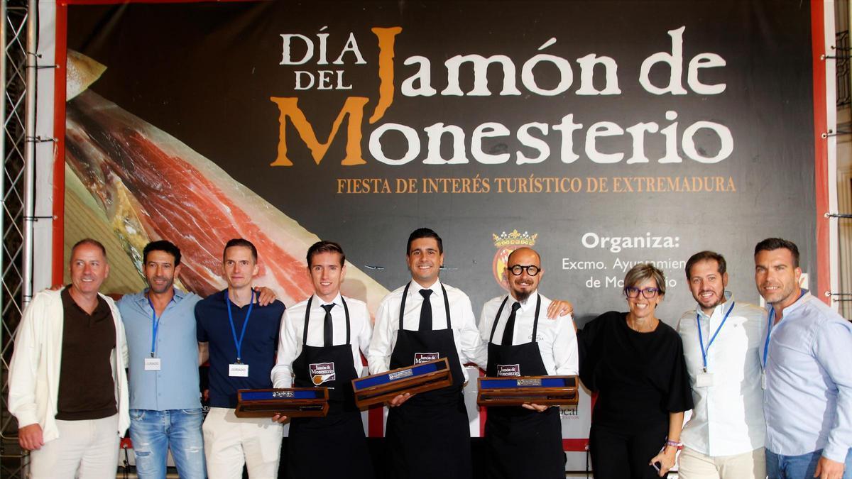 Los Cuchillos de Oro, Plata y Bronce con el jurado del concurso
