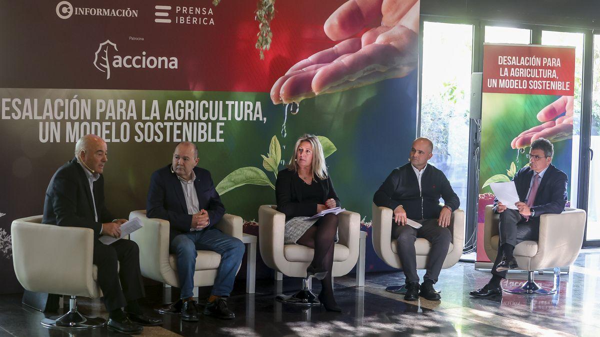 INFORMACIÓN y ACCIONA organizaron la jornada «Desalación para la agricultura, un modelo sostenible», evento moderado por Toni Cabot(derecha), director del Club INFORMACIÓN.