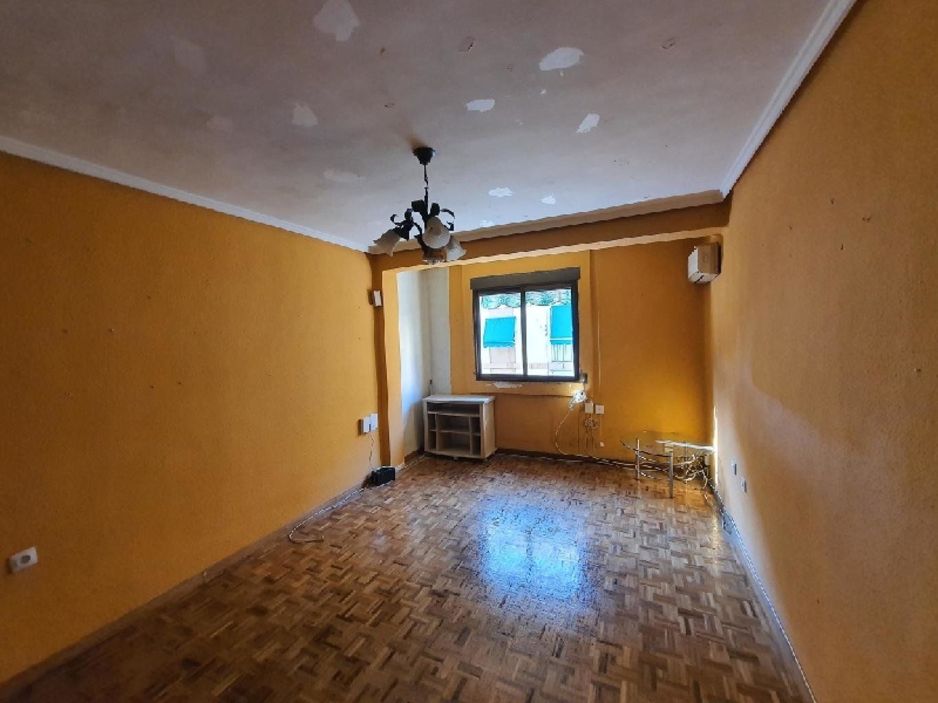 Piso a la venta en la calle Alcañiz por 87.300€