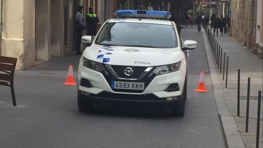 La Guàrdia Urbana durant l&#039;actuació al carrer Sant Pau.