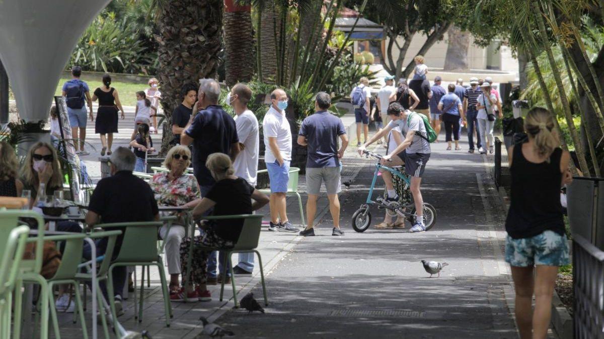 Un grupo de personas en el parque García Sanabria, en Santa Cruz.