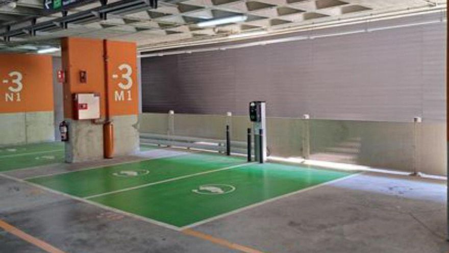 Peinador estrena cargadores para cincuenta coches 100% eléctricos