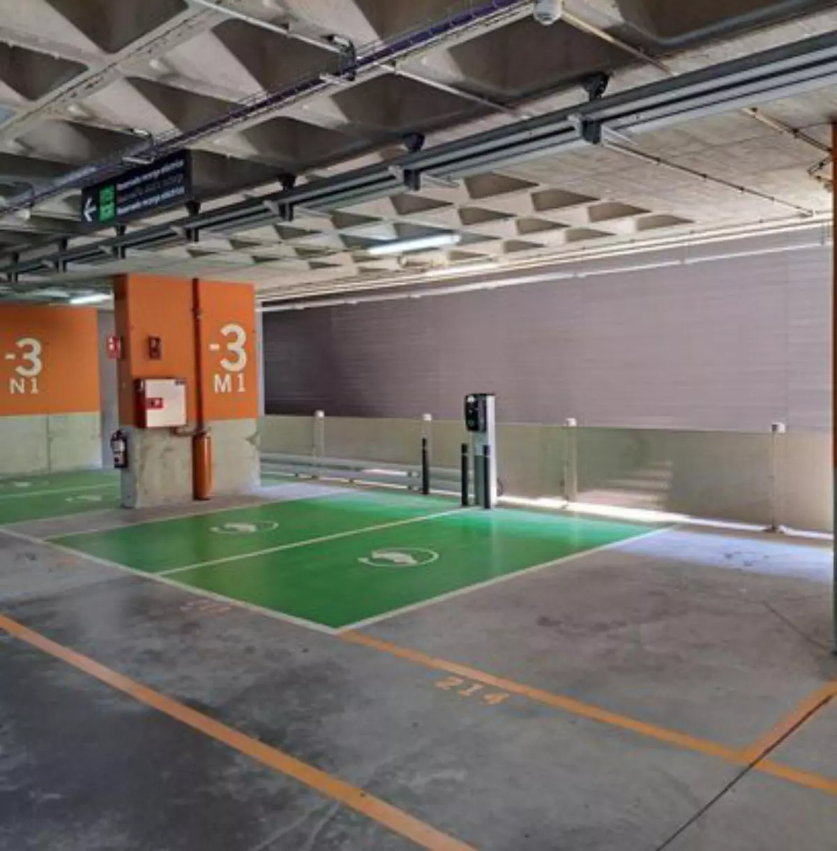 Peinador estrena cargadores para cincuenta coches 100% eléctricos