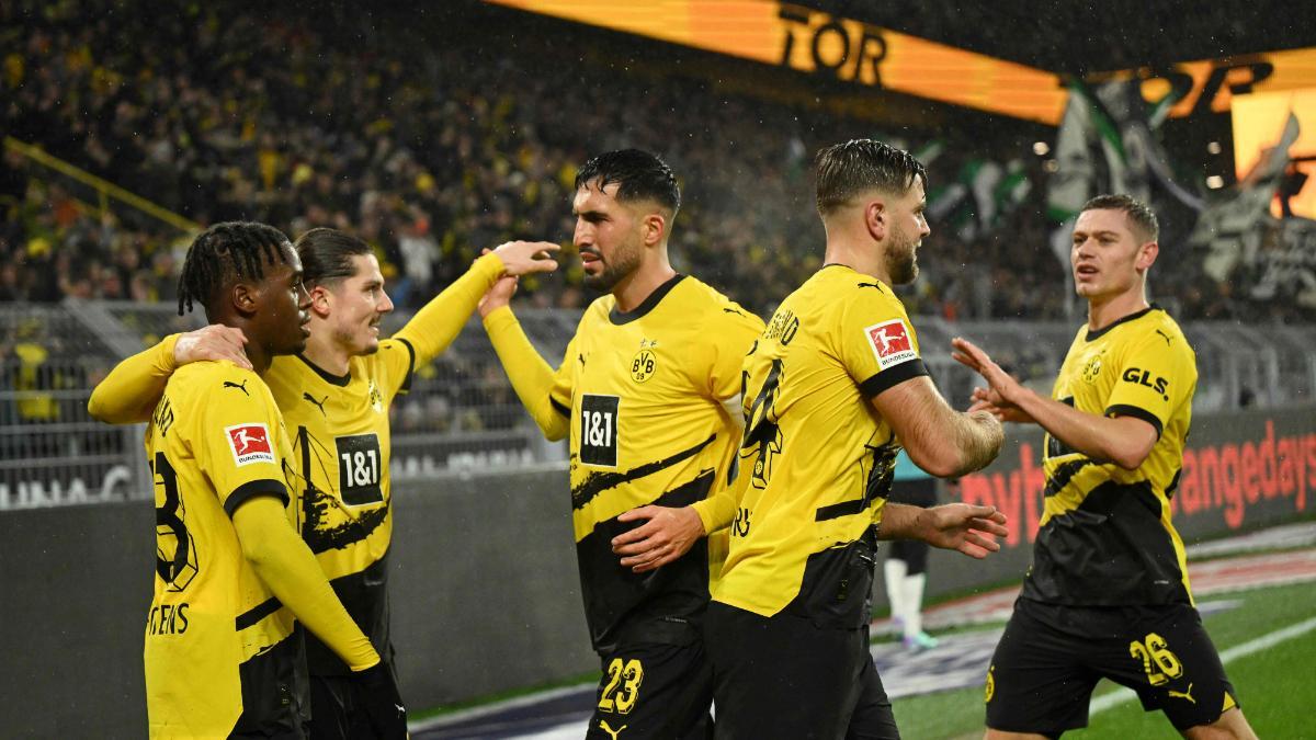 Los jugadores del Dortmund celebran un gol contra el 'Gladbach