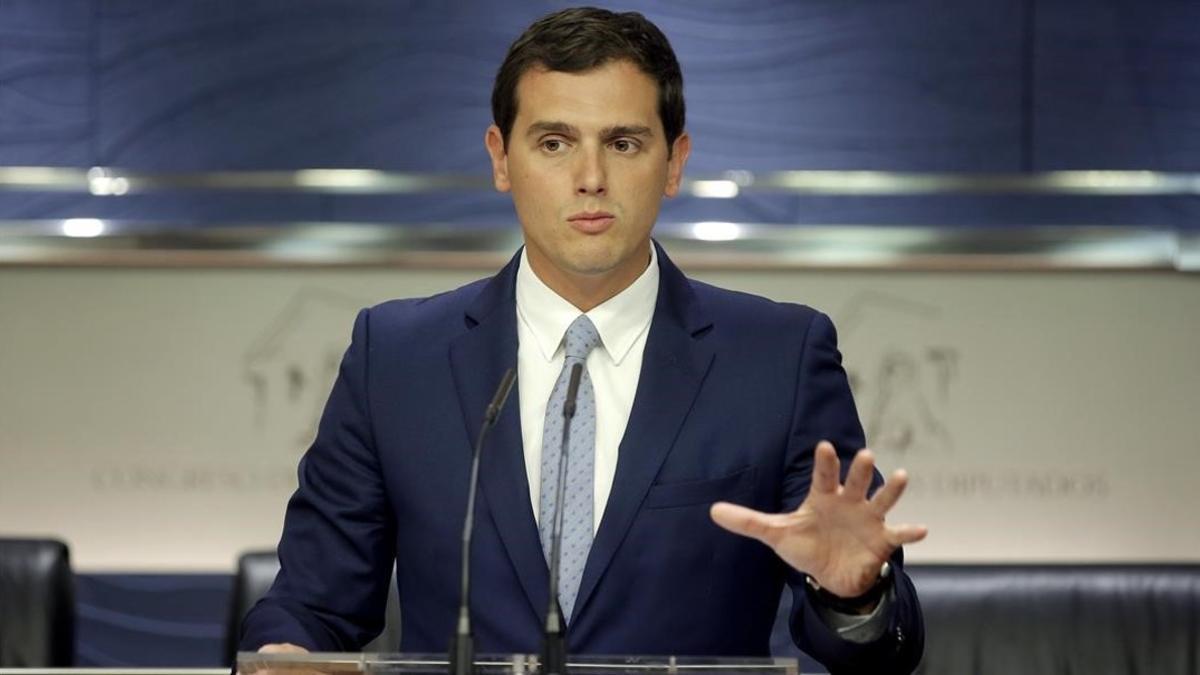 Albert Rivera, este viernes, en una rueda de prensa en el Congreso tras conocerse el triunfo del 'brexit'.