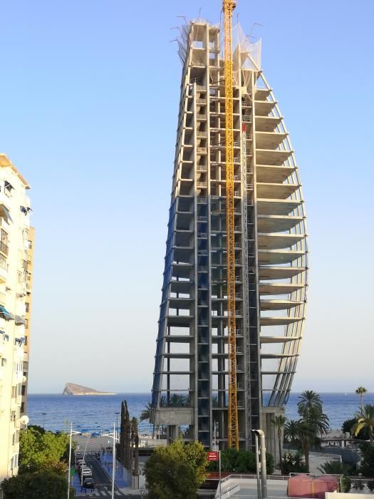 En La Cala, el emblemático Hotel Delfín ve crecer a su lado la Delfín Tower, en primera línea de playa