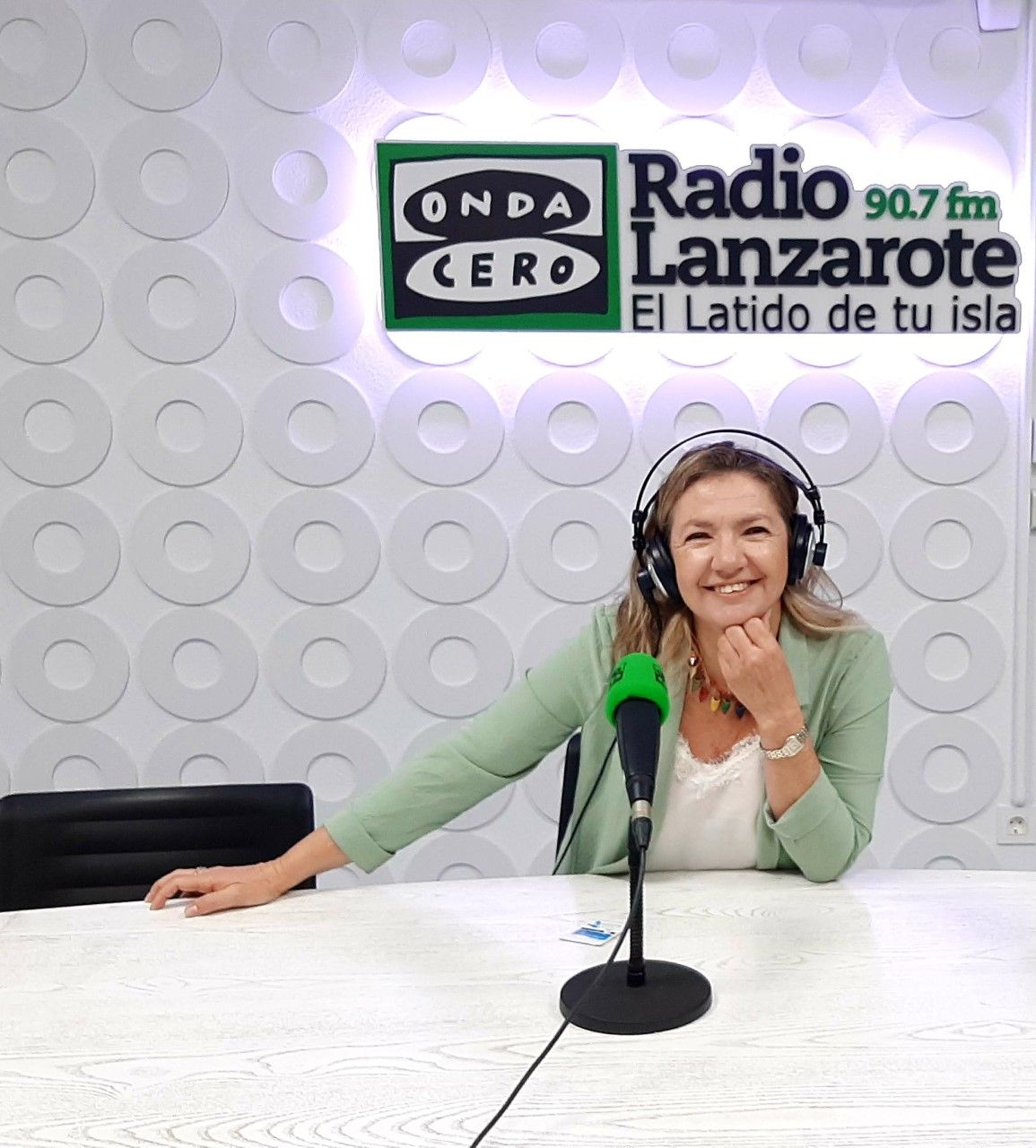 Techy Acosta, la pasada semana, en el estudio de Radio Lanzarote.