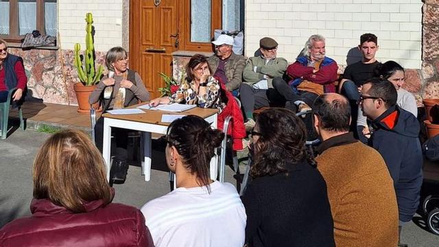 Miembros del colectivo, durante su primera asamblea.