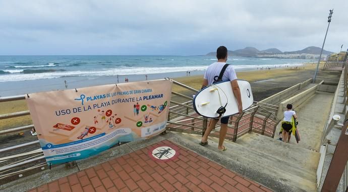 25-08-2020 LAS PALMAS DE GRAN CANARIA. Reportaje en la playa de Las Canteras (La Cícer) con las nuevas medidas Covid. Fotógrafo: ANDRES CRUZ  | 25/08/2020 | Fotógrafo: Andrés Cruz