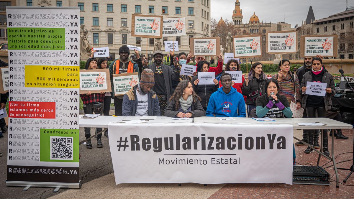 Les oenagés recullen firmes per demanar la regularització de 500.000 immigrants Les oenagés recullen firmes per demanar la regularització de 500.000 immigrants