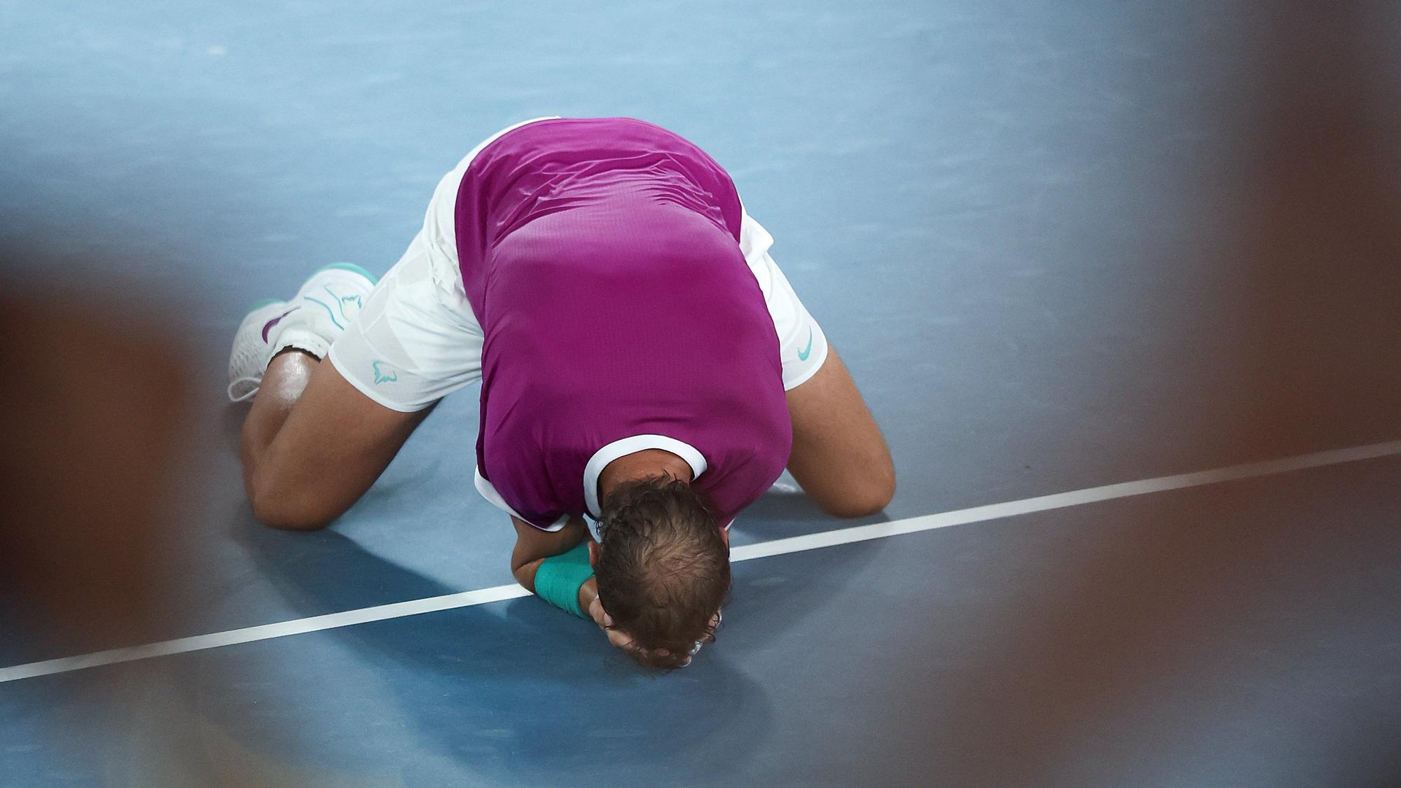 Nadal festeja emocionado su triunfo en el Open de Australia.