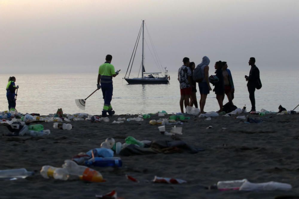 Así quedaron las playas tras la Noche de San Juan.