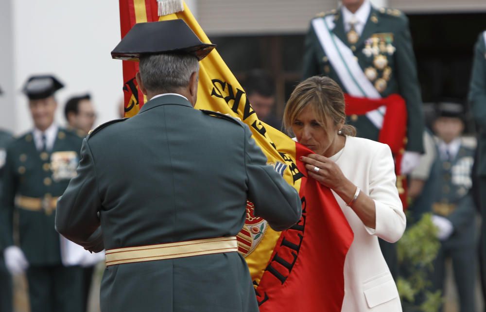 Fernández Díaz asiste a la entrega de la bandera nacional en Acuartelamiento Jaime II