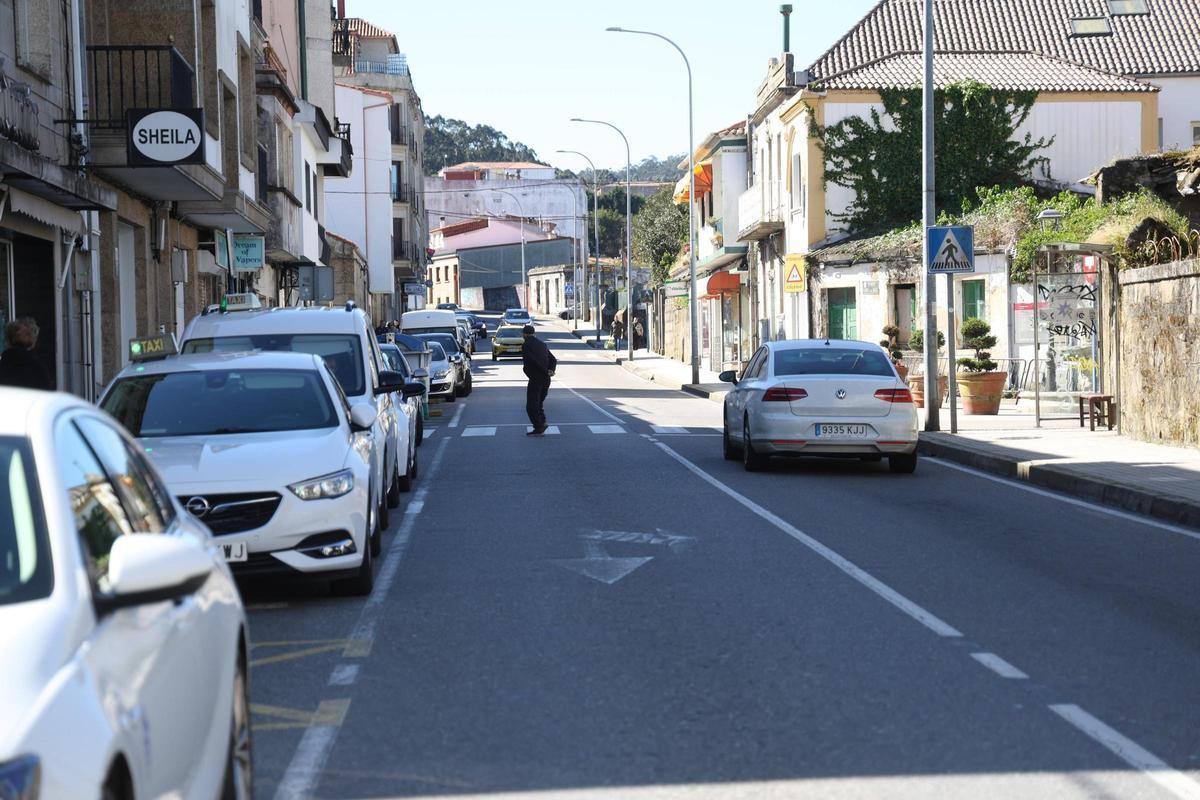 La calle de Luis A. Mestre, a la altura de la Praza da Fonte do Galo.