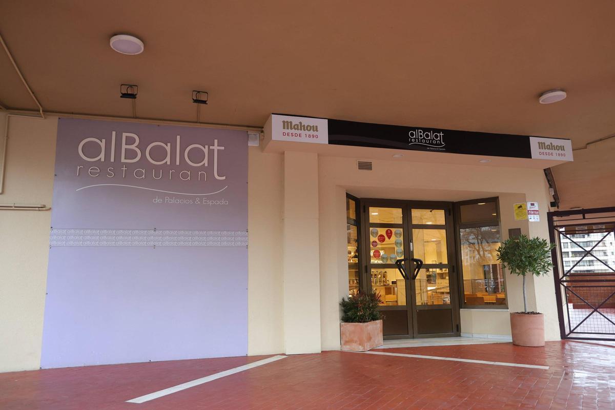 El cacereño Manuel Espada, copropietario del restaurante Albalat, se despide después de toda una vida entre fogones