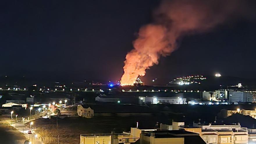 Espectacular incendio en Vinaròs
