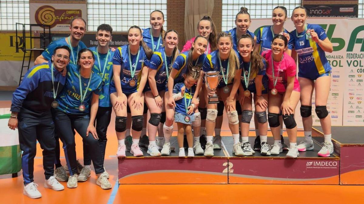 El Adecor celebra la conquista de la plata en el Campeonato de Andalucía.