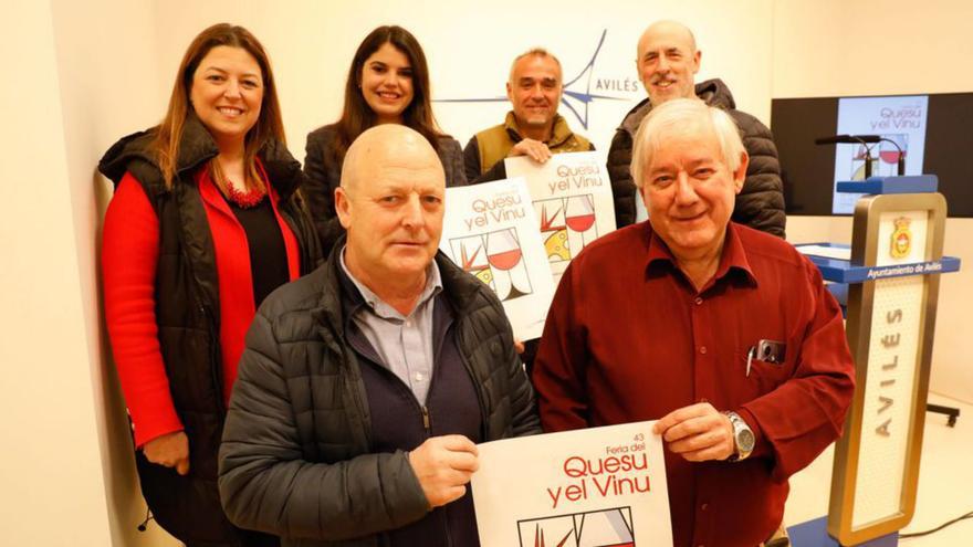 Por la izquierda, en primer término, Antonio Ruenes y José Jiménez. En la hilera superior, Silvia Ruenes, Raquel Ruiz, Pablo Vega y Santiago Medina. | MARA VILLAMUZA