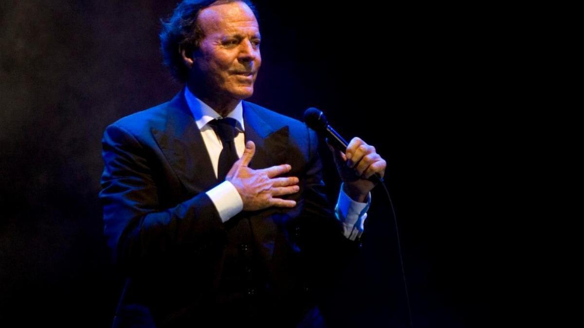 Vendidas en unas horas la mitad de las entradas para ver a Julio Iglesias