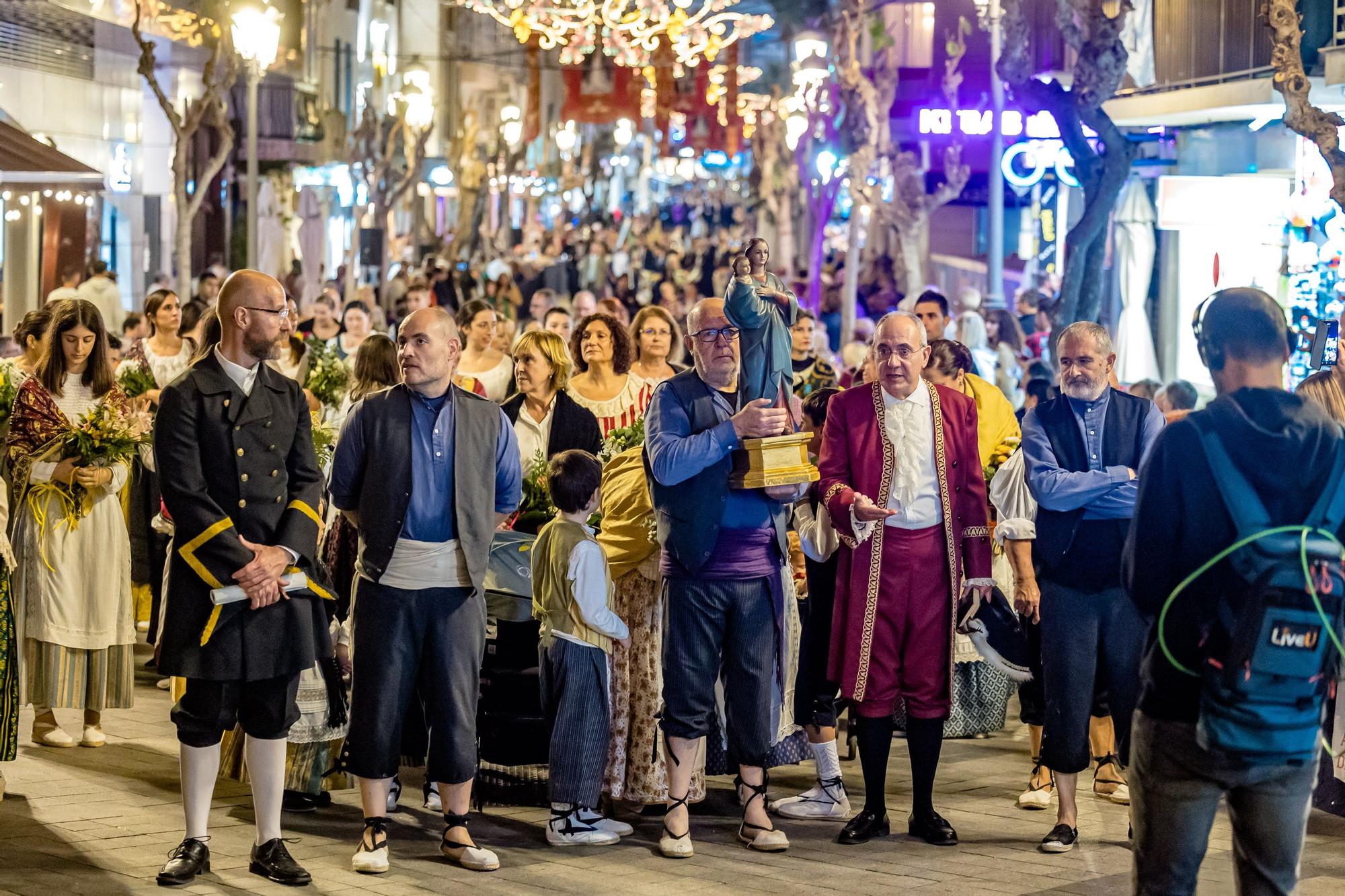 Representación del Hallazgo de la Virgen del Sufragio y Ofrenda de flores en Benidorm