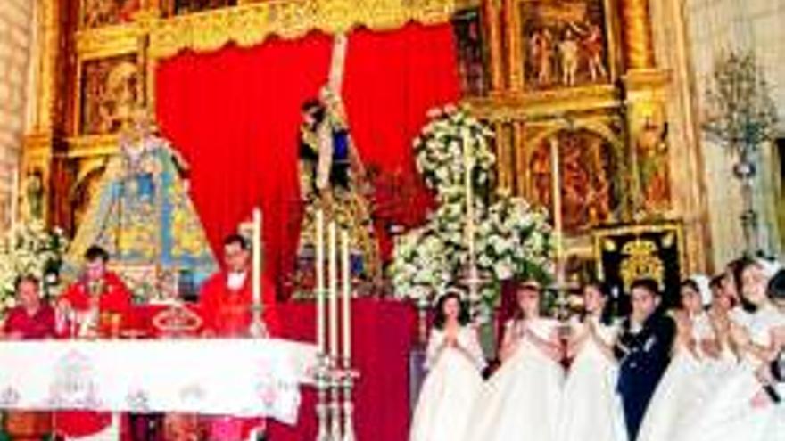 La Virgen de Araceli y el Nazareno presiden el altar de San Mateo