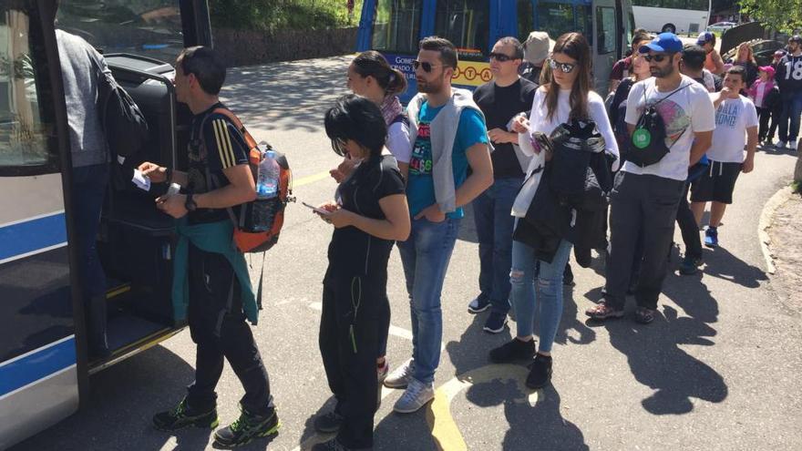 Los autobuses a los Lagos de Covadonga funcionarán hasta el lunes