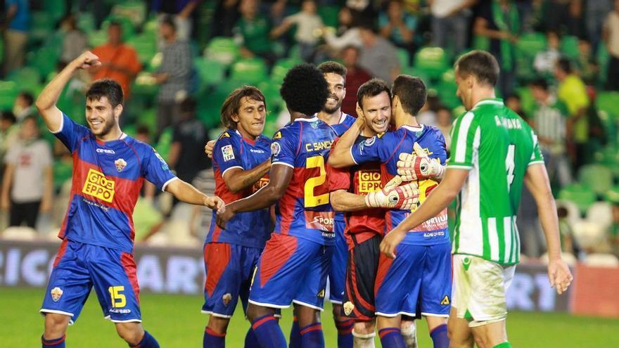 El Elche ha ganado en tres de sus 18 visitas al campo del Betis en Primera