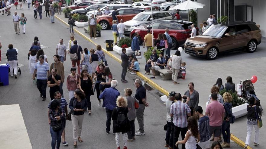 Denuncian en la Seguridad Social explotación y acoso laboral en puestos indios de la Feria