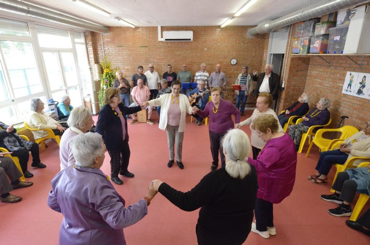 La celebración del Día de la Madre en la sede de la ludoteca Vellos Tempos.