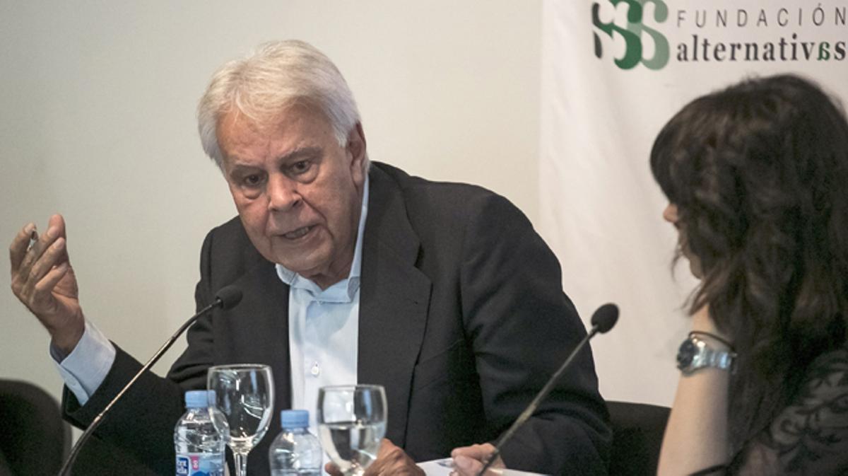 Felipe González felicita públicamente a Sánchez sin hablar con él personalmente.