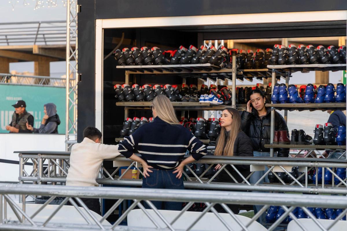 Navalia lleva la Navidad al puerto de Alicante