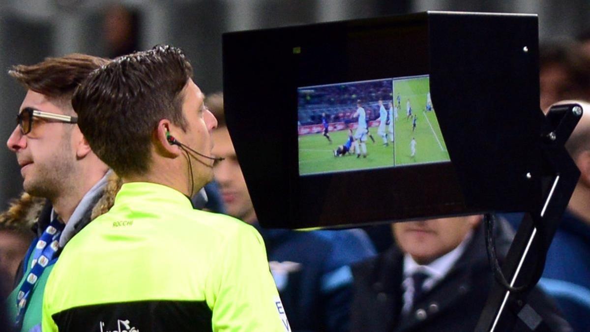 arbitro futbol  sistema var