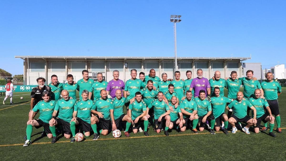 La plantilla de la Asociación de Veteranos de la PE Sant Jordi