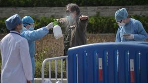 zentauroepp52714442 a man who has recovered from the covid 19 coronavirus infect200310182134